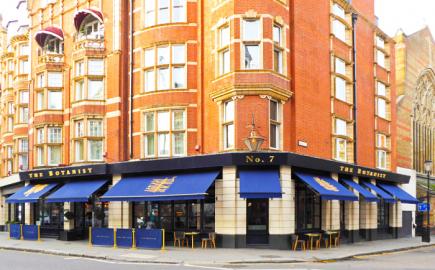 As pub awnings and bar awnings experts we used a Victorian Awning® for The Botanist in Sloane Square